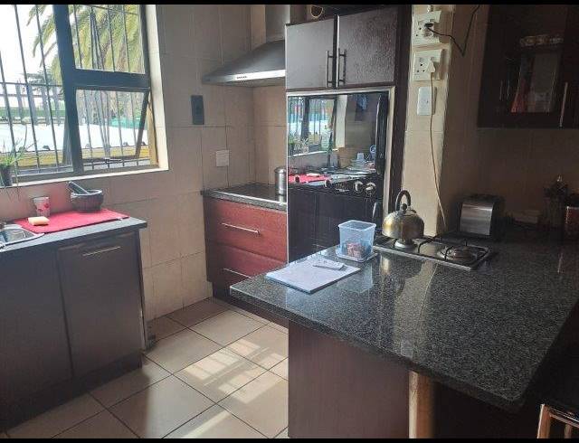 3 BEDROOM HOUSE FOR SALE IN KENSINGTON